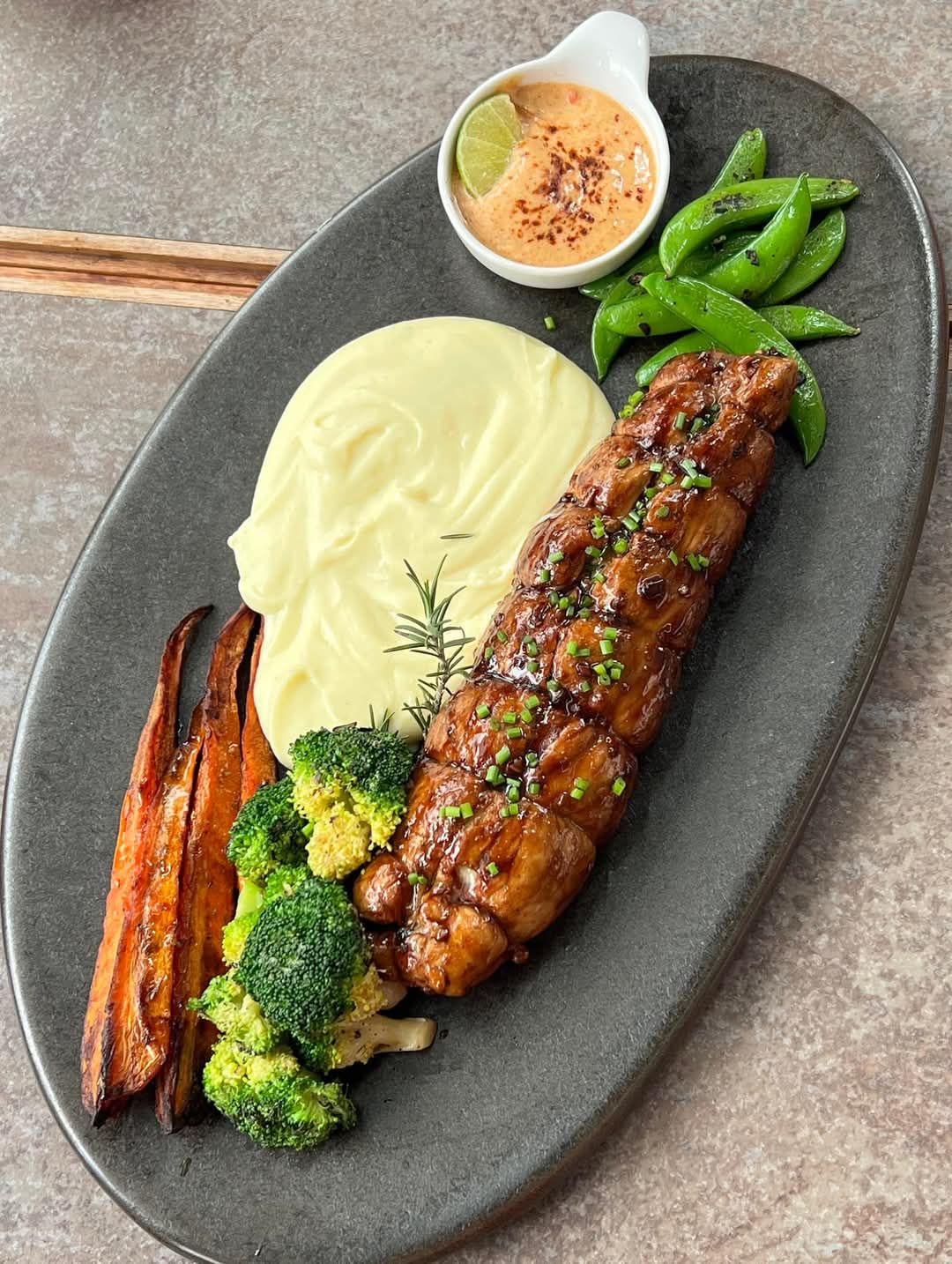 Honey Garlic Stuffed Pork Tenderloin สามสายพันธุ์